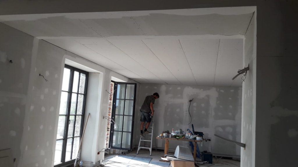 Mise en place d'un faux plafond